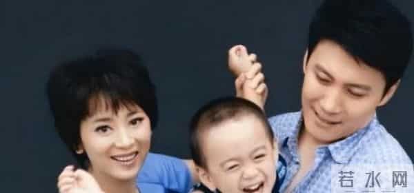 她是最干净的女演员,与小丈夫结婚18年零绯闻,把婆婆当亲妈对待