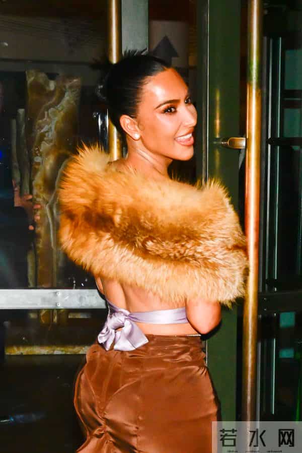 从金·卡戴珊到蕾哈娜：好莱坞皮草风格在网友质疑声中失温