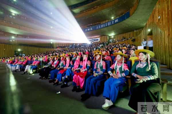 惠光爱尔眼科医院参与惠安女主题电影《浪花朵朵》首映礼