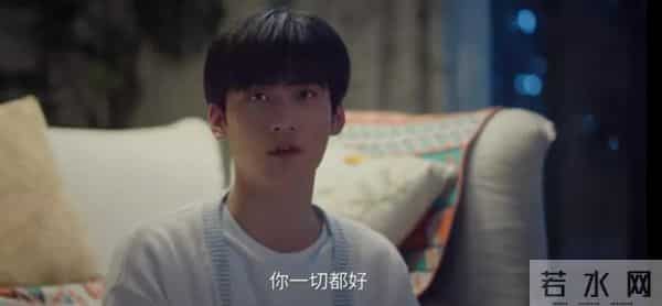 18岁男主疯狂爱上29岁离异女主,他醉酒跑到女主家中强吻女主