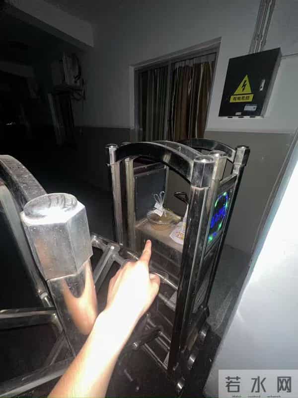 无戏可拍的“腿部男演员”,靠爆火短剧“翻身”?