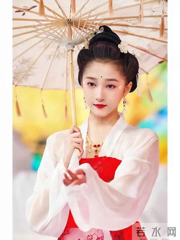 关晓彤吴京抖音评论区被冲,竟然是因为红楼梦新解读!