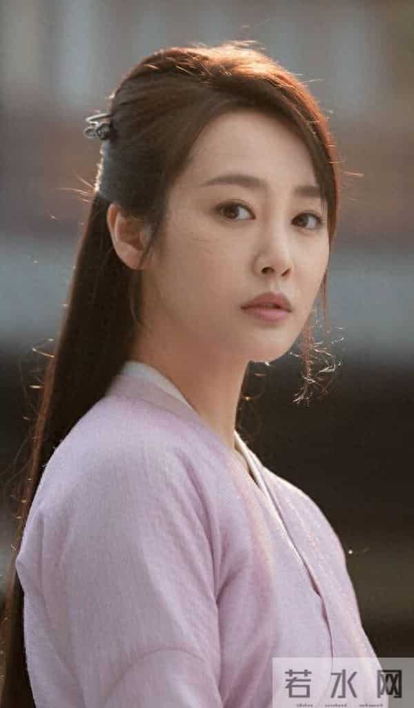 原来他俩已经是夫妻，才刚结婚两个月，她就演《大生意人》再翻红