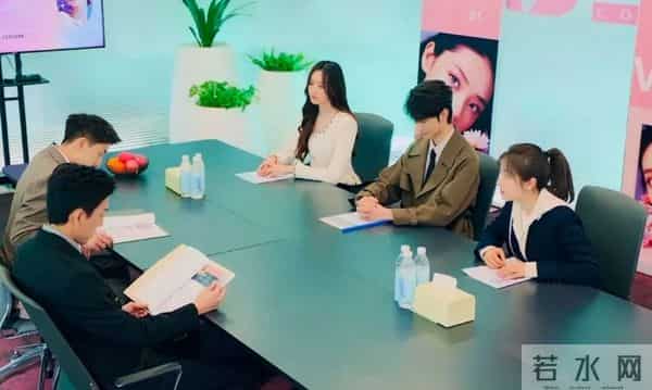 无戏可拍的“腿部男演员”,靠爆火短剧“翻身”?