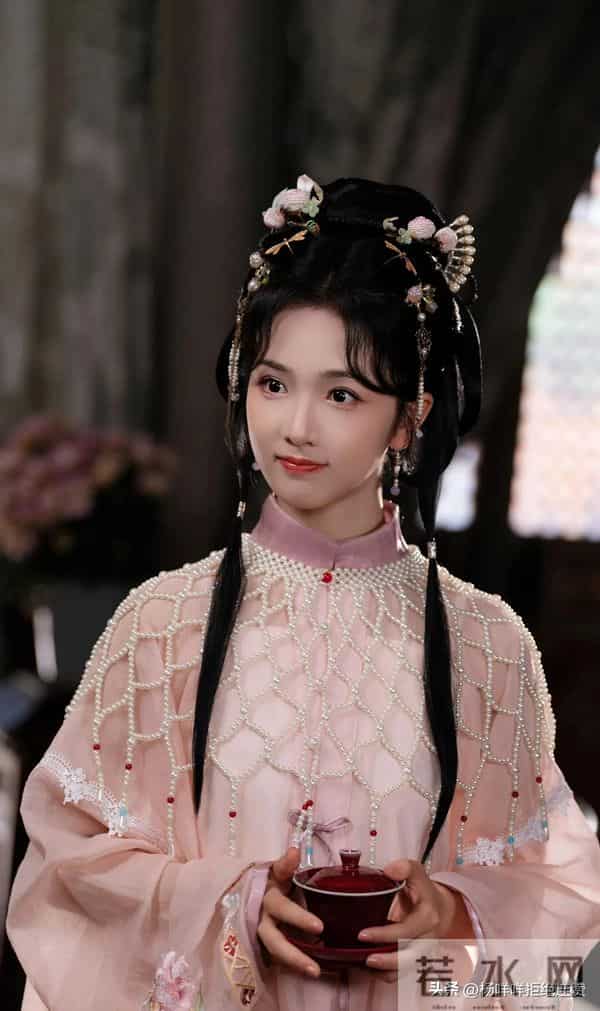 黄浩雯新剧火爆开播,一举登顶爱奇艺三大榜单TOP1