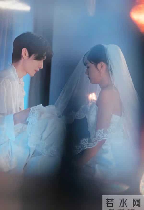 嗑疯了!翟一莹王译磊三搭民国剧《爱久见人心》开机即炸穿期待值