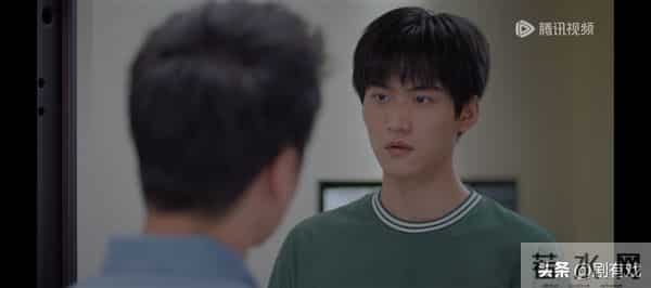 狙击蝴蝶成黑马,热度反超《大生意人》,《风与潮》登央视有深意