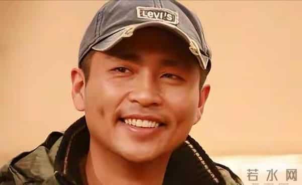 原来他已经去世8年，45岁就英年早逝，王宝强张译在他葬礼上痛哭