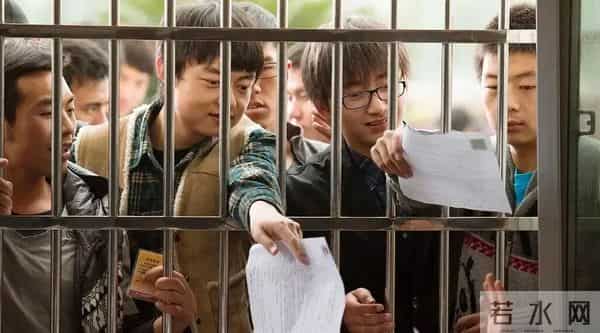 无戏可拍的“腿部男演员”,靠爆火短剧“翻身”?