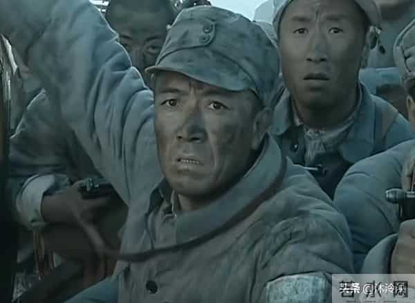 怪不得旅长训完李云龙后,还要陪笑送上一包烟,原来姜还是老的辣