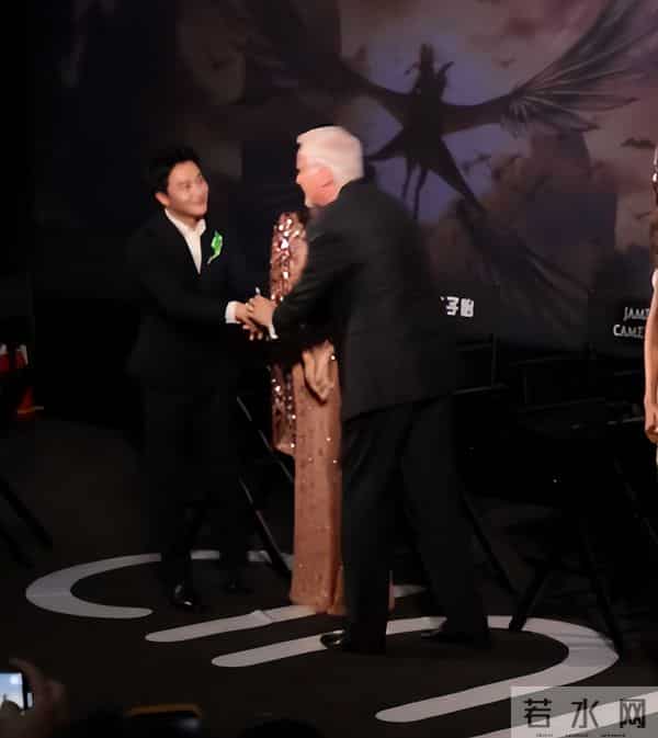 三亚偶遇明星,章子怡一脸褶,四太梁安琪好时髦,奚梦瑶夫妇也在