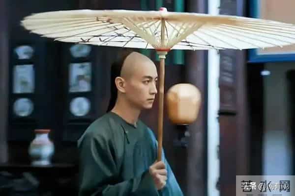 狙击蝴蝶成黑马,热度反超《大生意人》,《风与潮》登央视有深意