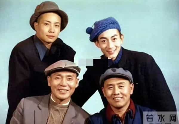 1986年,电视剧《西游记》杀青,师徒四人留下了这张合影。