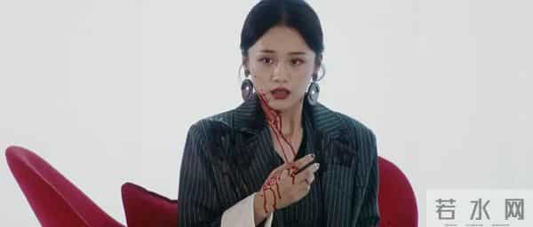 《风与潮》和《超感迷宫》各看4集,一部已弃剧,一部看上瘾