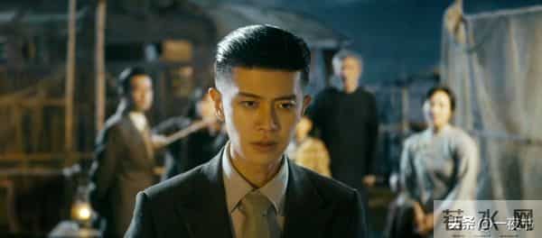 《风与潮》首播:躲过35岁的蓝盈盈、36岁任嘉伦,被37岁李纯惊艳