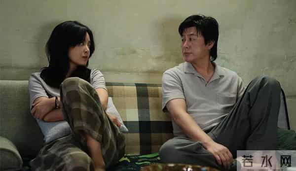 影评丨《日掛中天》，太阳底下，藏不住的阴影