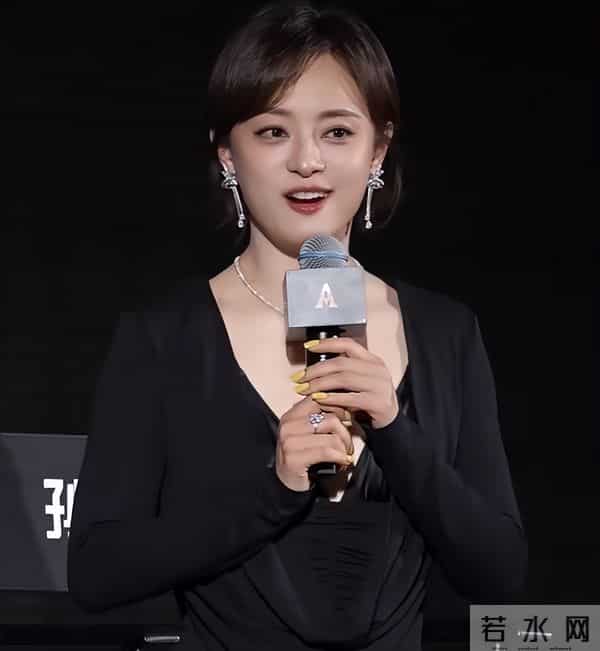 三亚偶遇明星,章子怡一脸褶,四太梁安琪好时髦,奚梦瑶夫妇也在