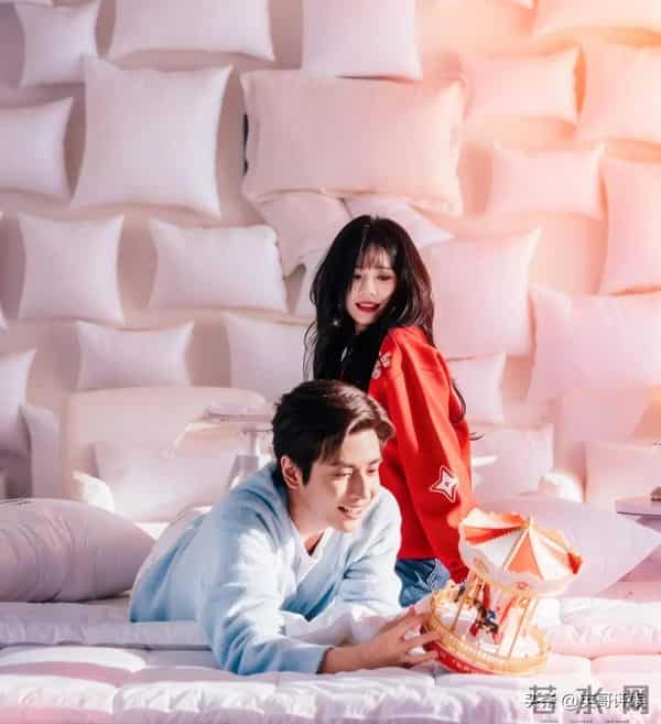 红果官宣何聪睿刘念喜讯！新剧《贪念》预约爆火，终于等到这一天