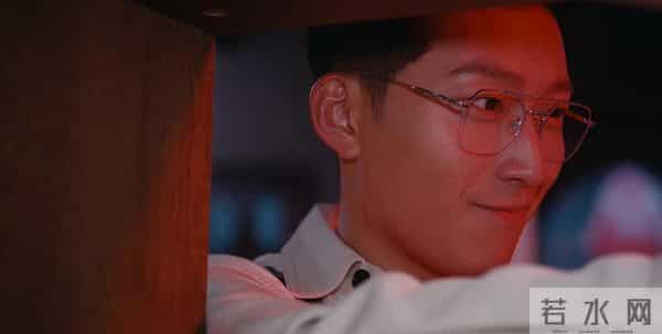 《超感迷宫》首播，一个挤眉弄眼，一个梗脖子，不会演就别演了！