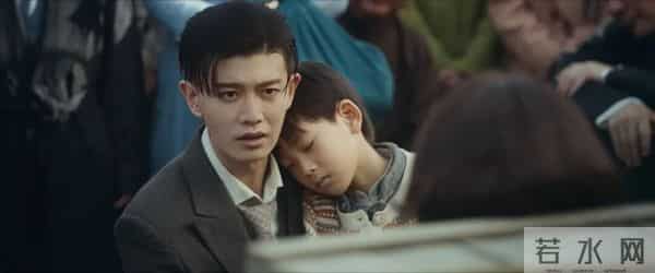 《风与潮》和《超感迷宫》各看4集,一部已弃剧,一部看上瘾