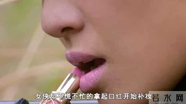 女侠涂口红带蕾丝眼罩暴打鬼子，抗日神剧简直不要太离谱！