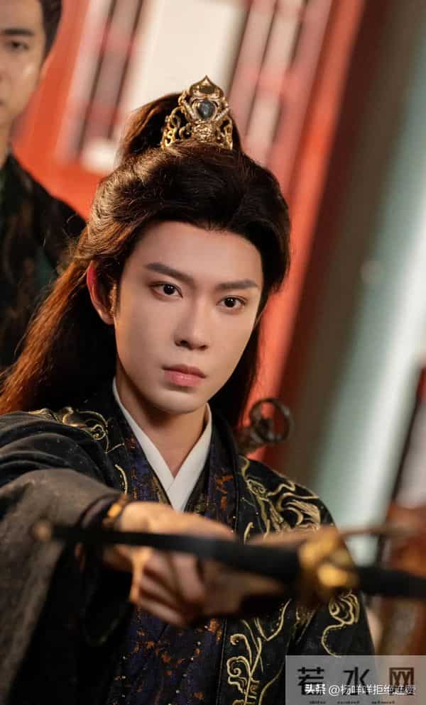 黄浩雯新剧火爆开播,一举登顶爱奇艺三大榜单TOP1