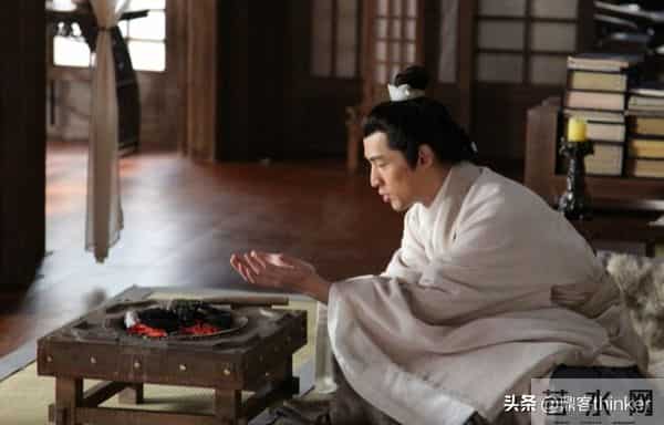 《琅琊榜》梁帝含泪下跪,梅长苏理都没理:舅舅心最终没硬过外甥