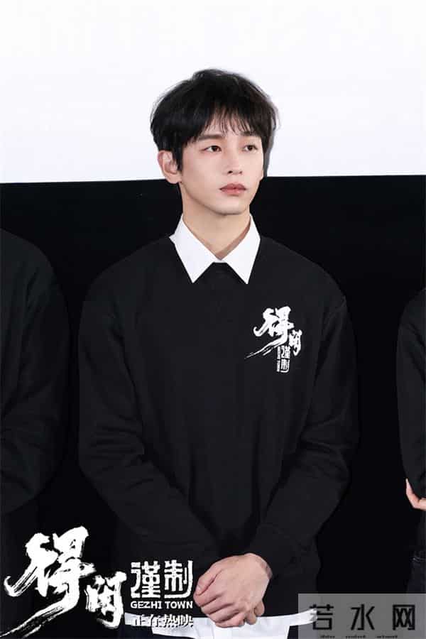 刘敏涛关晓彤助阵《得闲谨制》首映 肖战解读角色