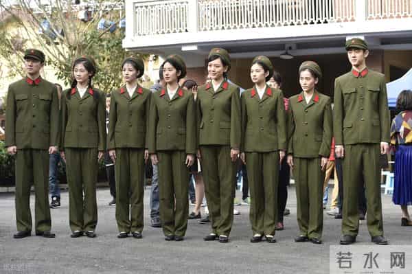 《芳华》8年后爆火:千万年轻人为何在刘峰身上看到自己?