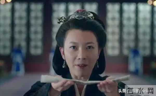 《琅琊榜》梁帝含泪下跪，梅长苏理都没理：舅舅心最终没硬过外甥