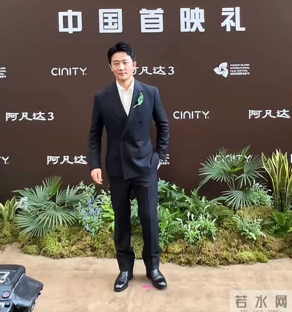 三亚偶遇明星,章子怡一脸褶,四太梁安琪好时髦,奚梦瑶夫妇也在