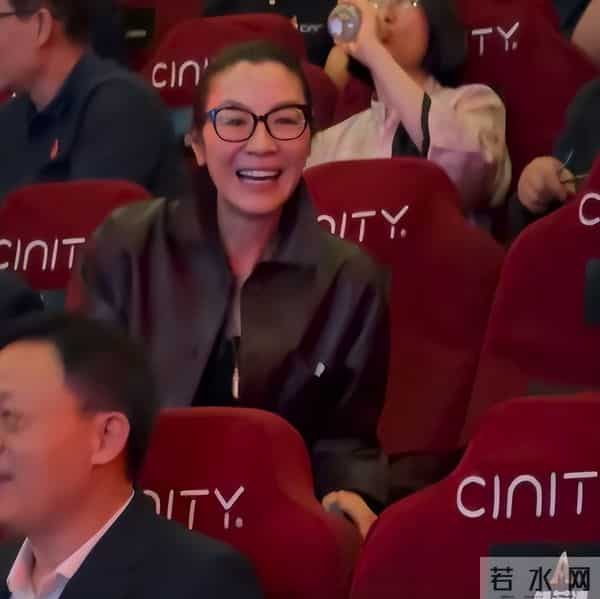 三亚偶遇明星,章子怡一脸褶,四太梁安琪好时髦,奚梦瑶夫妇也在