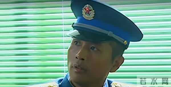 原来他已经去世8年，45岁就英年早逝，王宝强张译在他葬礼上痛哭