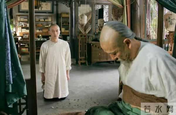 一个导演戏瘾比谁都大,《大生意人》55岁王导,仅凭一个画面封神