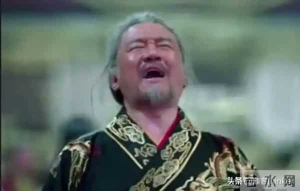 《琅琊榜》梁帝含泪下跪，梅长苏理都没理：舅舅心最终没硬过外甥