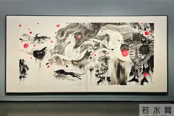 脸似蟠桃、鹅黄上衣、豹纹短裙,谁来了?