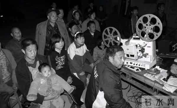 您记忆中最早的一部电影是什么？