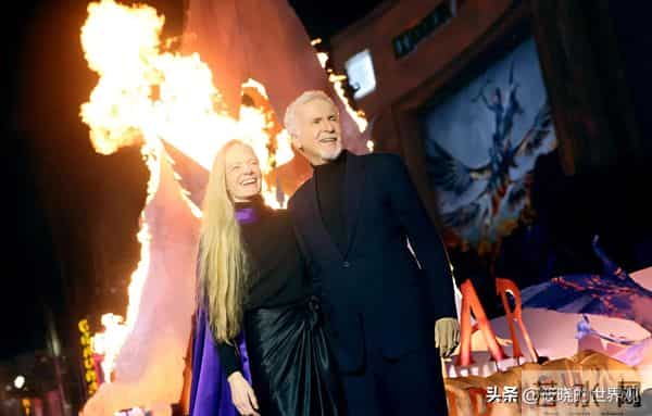 三亚红毯上有趣一幕,章子怡和导演交谈眉开眼笑,孙俪站边成陪衬