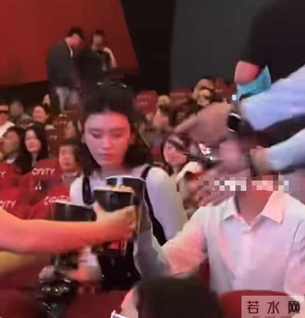 三亚偶遇明星,章子怡一脸褶,四太梁安琪好时髦,奚梦瑶夫妇也在