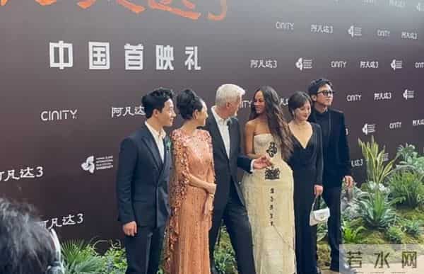 章子怡出席国际电影首映咖位大，紧挨卡梅隆，配音感言却翻车！