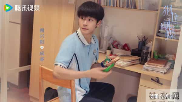 狙击蝴蝶成黑马,热度反超《大生意人》,《风与潮》登央视有深意