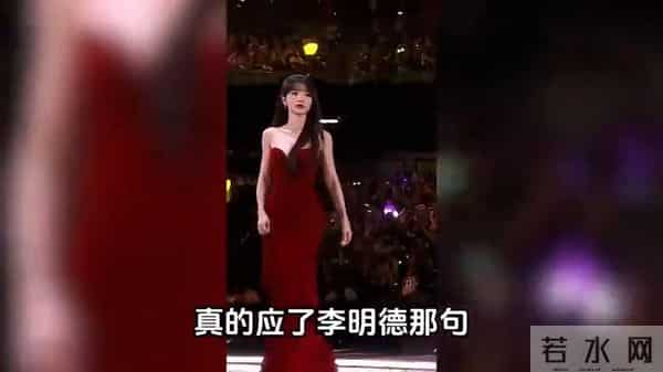 田曦薇是怎么做到,看起来瘦瘦小小,实际上这么有料的!真...