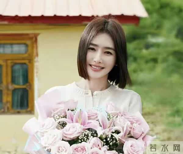 奔着秦岚看《亦舞之城》,结果被女二号惊艳到了,风头盖过女一号