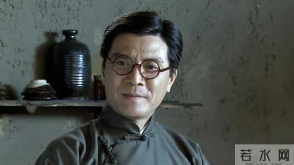 难怪她甩个帕子都那么好看,原来是学了七年的刀马旦!