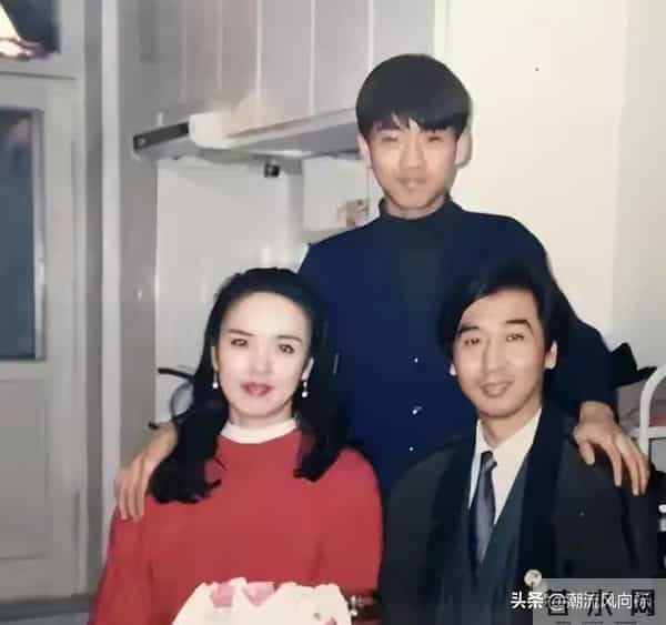 爸爸是导演，妈妈是演员，如今47岁演《大生意人》终于红了