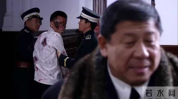 《悬崖》张平钧被捕后碰见顾秋妍,说“这女的真漂亮”是什么意思