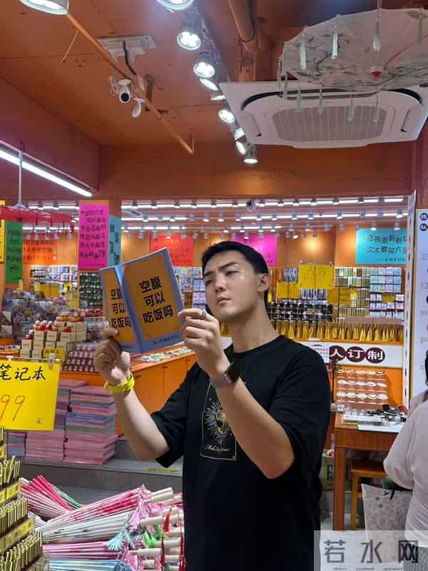 无戏可拍的“腿部男演员”,靠爆火短剧“翻身”?