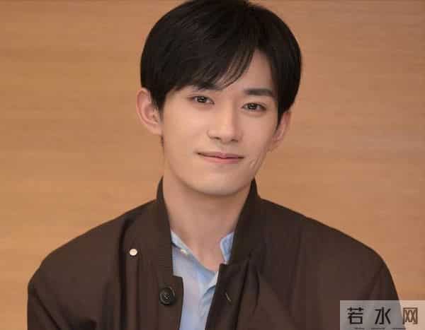 易烊千玺因身体状况取消工作安排,曾因拍摄电影导致关节变形