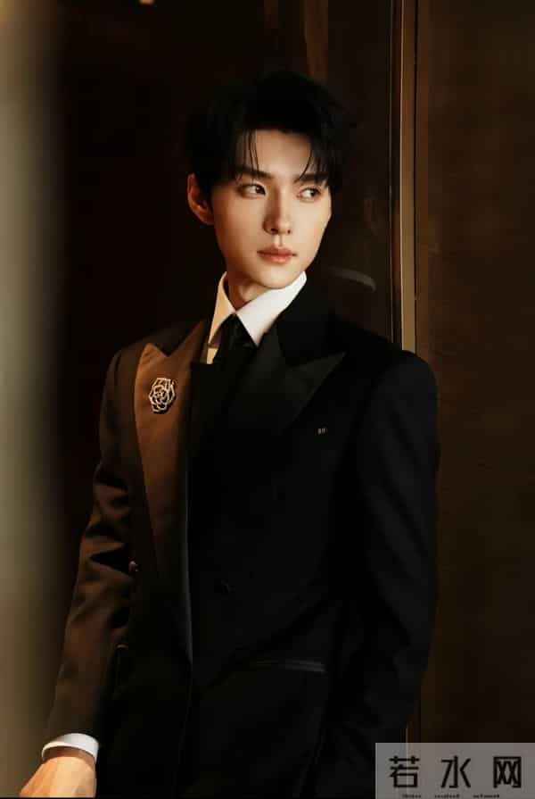 嗑疯了!翟一莹王译磊三搭民国剧《爱久见人心》开机即炸穿期待值