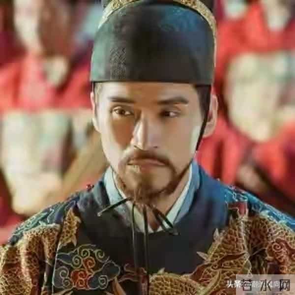 爸爸是导演，妈妈是演员，如今47岁演《大生意人》终于红了